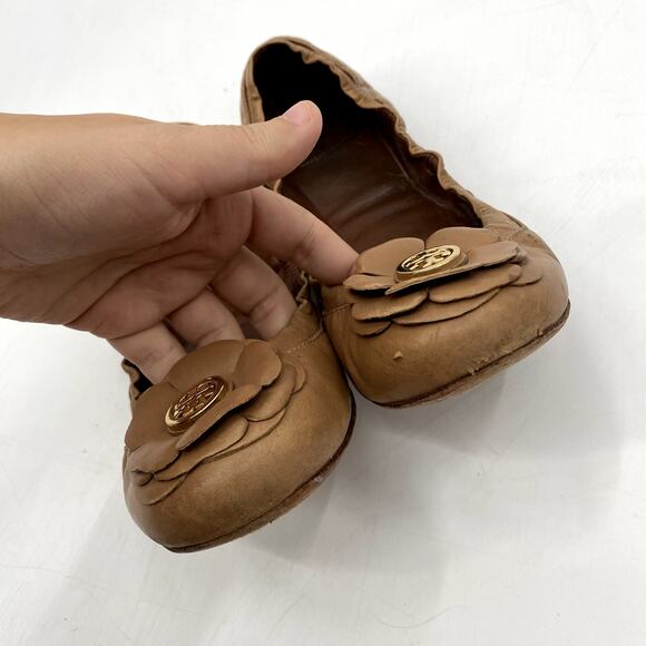 Tory Burch Tan Brown Scrunch Ballet Flats - Picture 2 of 6